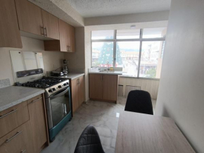 X-Elegante departamento de 2 baños y 3 dormitorios a una cuadra del parque Calderón